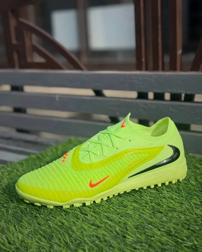 Nike Phantom — Шиповки · яркая расцветка